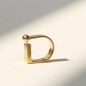 D-shaped ring for women gold